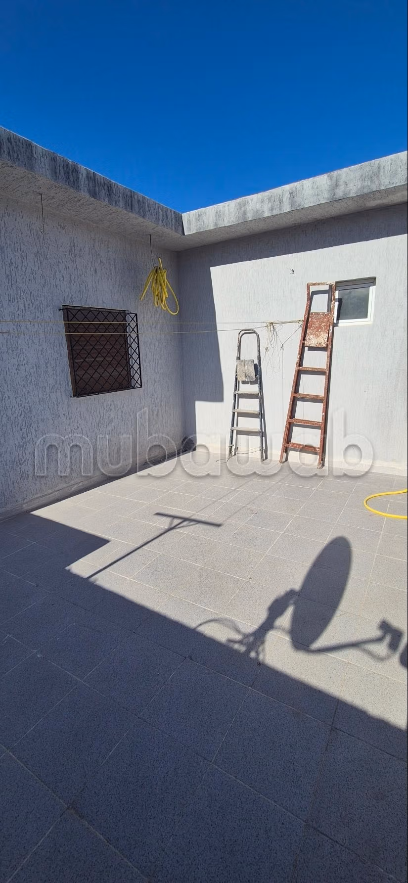 Piso DE 104m² en la RUE AL MJAD / Av. TARGUIST en Tetouan, cerca de la mezquita nueva y al unos paso de Av al MASSIRA Y muy cerca del ROMPOUAN DE ESSO