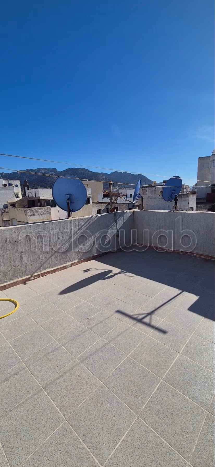 Piso DE 104m² en la RUE AL MJAD / Av. TARGUIST en Tetouan, cerca de la mezquita nueva y al unos paso de Av al MASSIRA Y muy cerca del ROMPOUAN DE ESSO