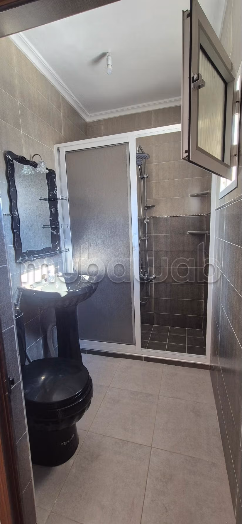 Piso DE 104m² en la RUE AL MJAD / Av. TARGUIST en Tetouan, cerca de la mezquita nueva y al unos paso de Av al MASSIRA Y muy cerca del ROMPOUAN DE ESSO