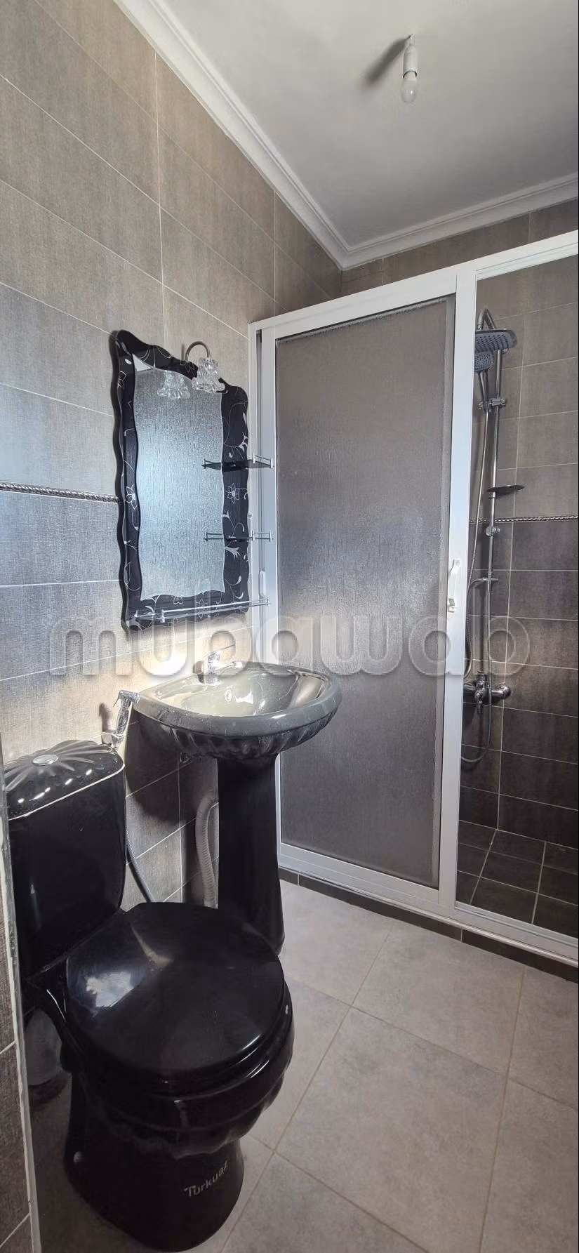 Piso DE 104m² en la RUE AL MJAD / Av. TARGUIST en Tetouan, cerca de la mezquita nueva y al unos paso de Av al MASSIRA Y muy cerca del ROMPOUAN DE ESSO