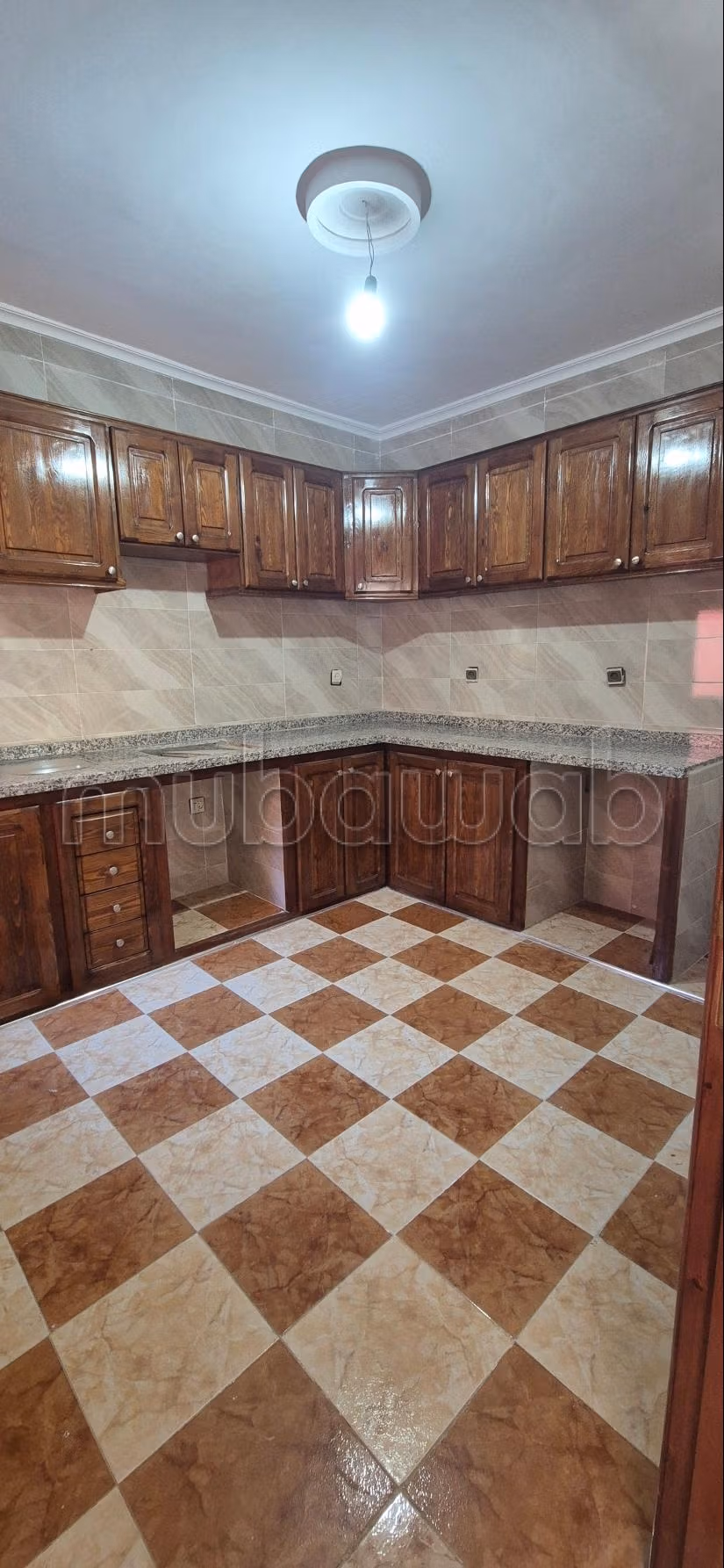 Piso DE 104m² en la RUE AL MJAD / Av. TARGUIST en Tetouan, cerca de la mezquita nueva y al unos paso de Av al MASSIRA Y muy cerca del ROMPOUAN DE ESSO