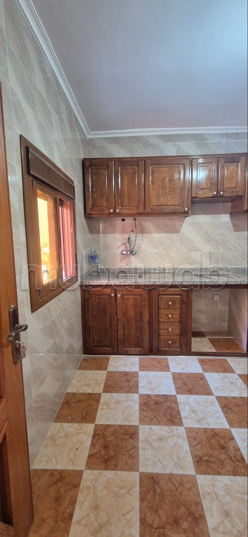Piso DE 104m² en la RUE AL MJAD / Av. TARGUIST en Tetouan, cerca de la mezquita nueva y al unos paso de Av al MASSIRA Y muy cerca del ROMPOUAN DE ESSO