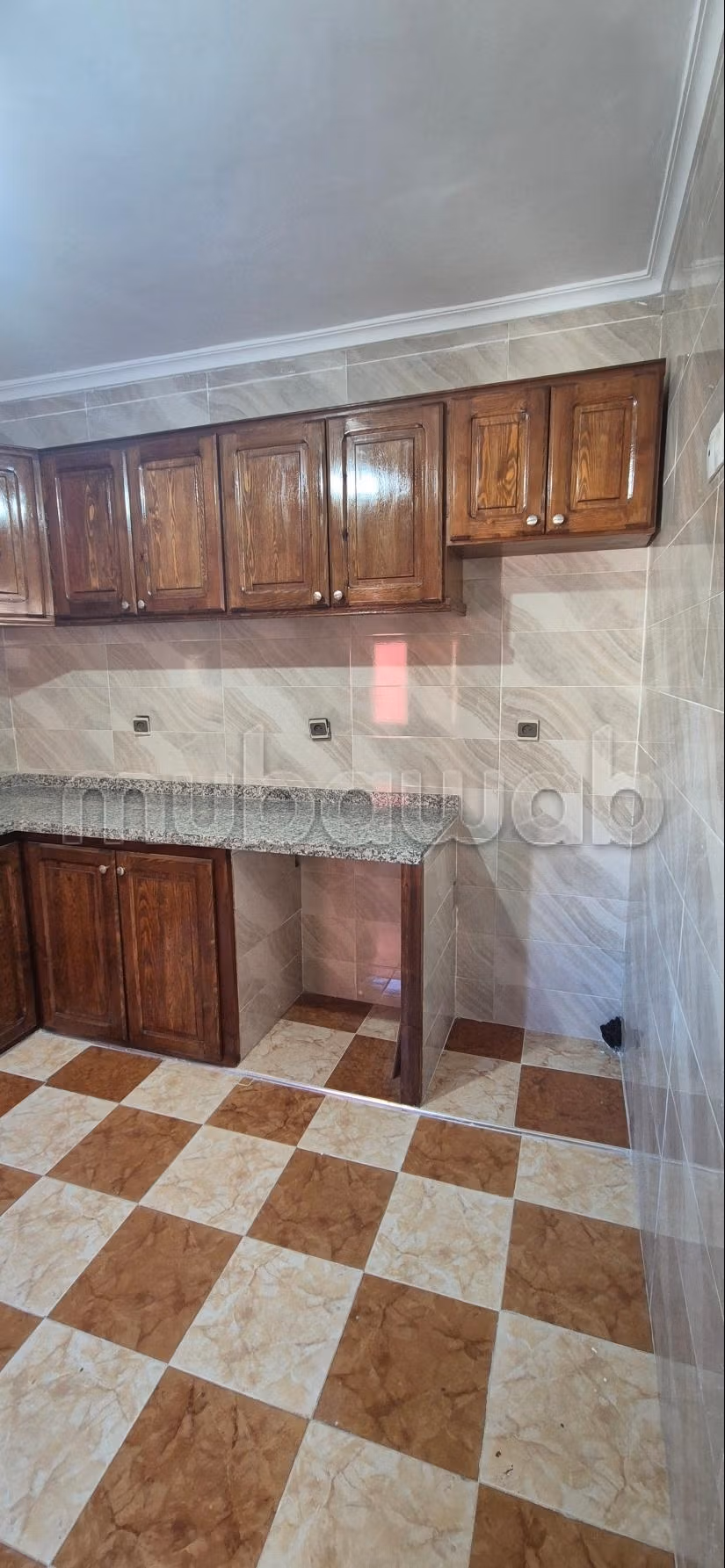 Piso DE 104m² en la RUE AL MJAD / Av. TARGUIST en Tetouan, cerca de la mezquita nueva y al unos paso de Av al MASSIRA Y muy cerca del ROMPOUAN DE ESSO
