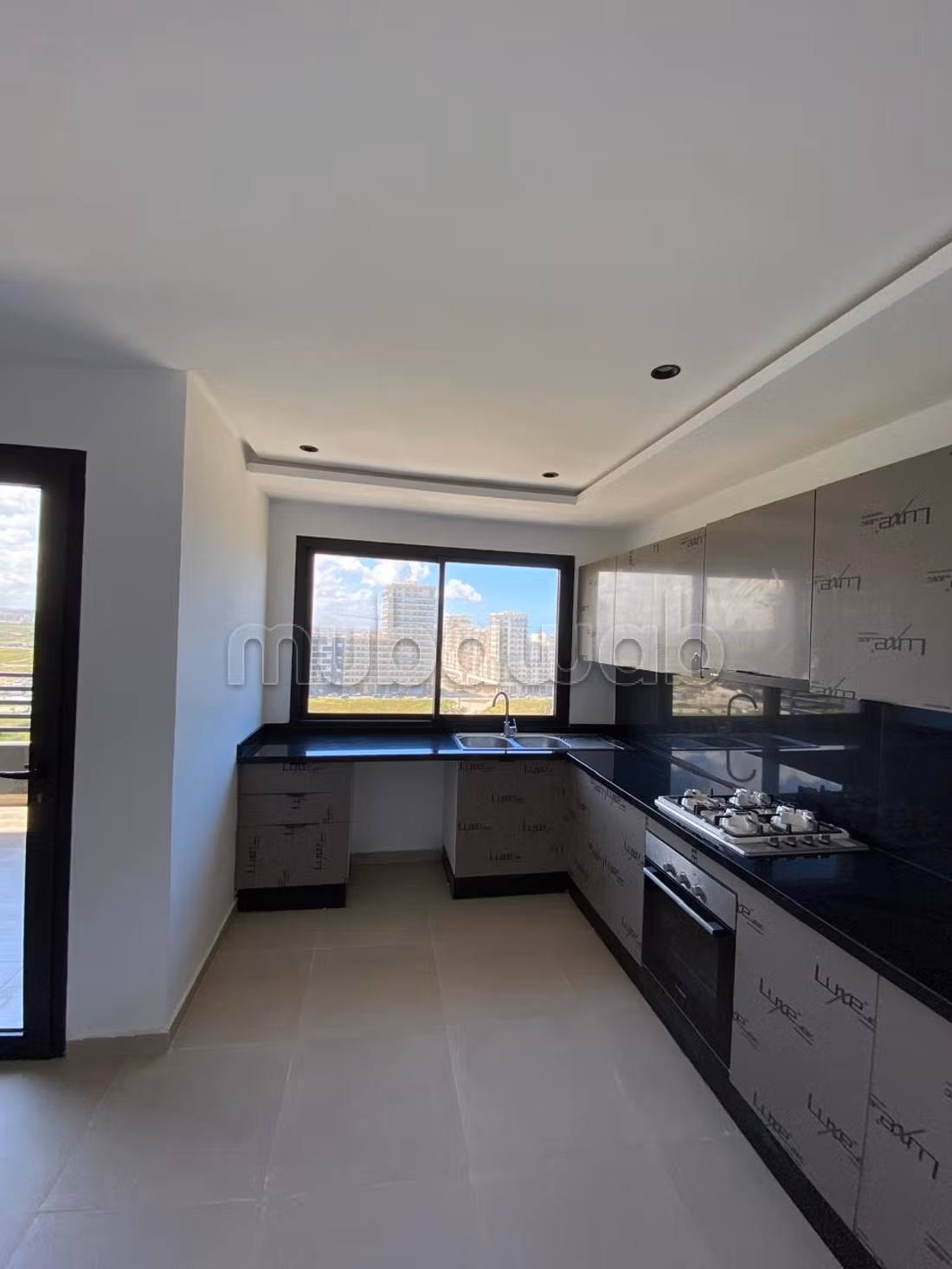 Duplex two floors, 3 bedrooms empty, terrace & pools