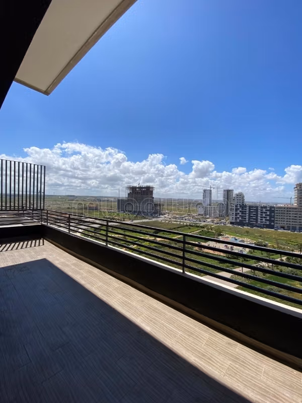 Duplex due piani, 3 camere vuote, terrazza & piscine