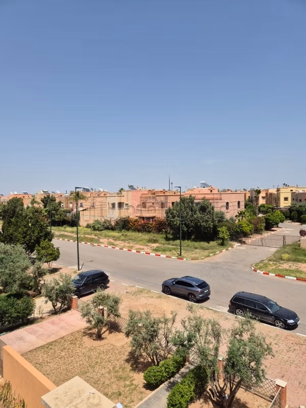 A 4 km du centre, dans residence fermée et gardiennée, villa semi finie, 4 ch