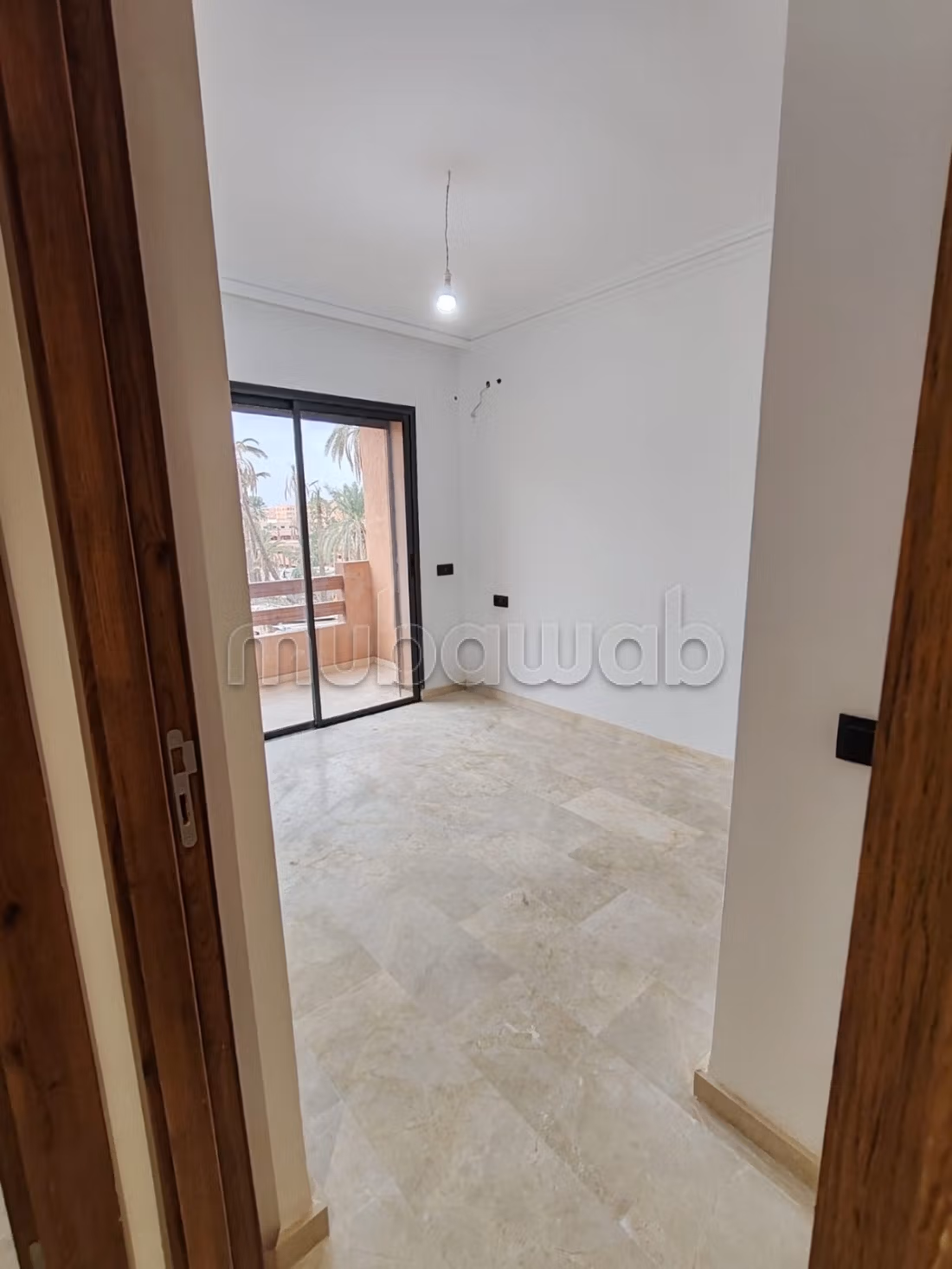 Bel appartement à vendre à Guéliz. 
Surface de 90 m². 
Environnement calme avec vue montagne, double vitrage — 4