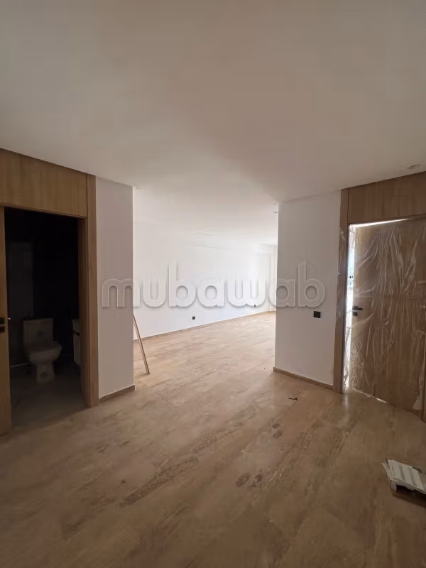 Location d'un appartement à Mabella.
Superficie 100 m².
Ascenseur et terrasse