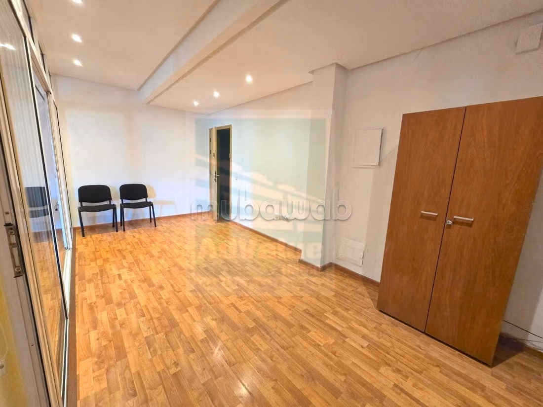 DL. 1018: Ufficio di 79 m² a Mers Sultan