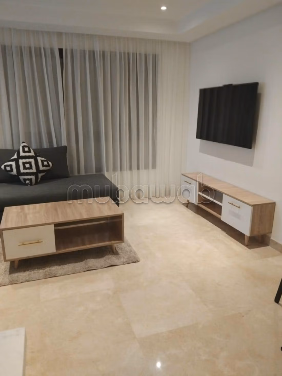 Superbe studio meublé à louer à Gauthier — 2