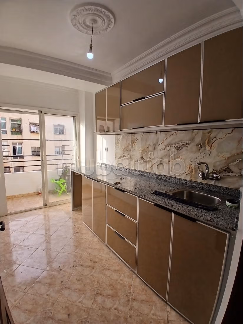 Bel appartement à vendre à Sidi Moumen. 2 belles chambres. Porte blindée