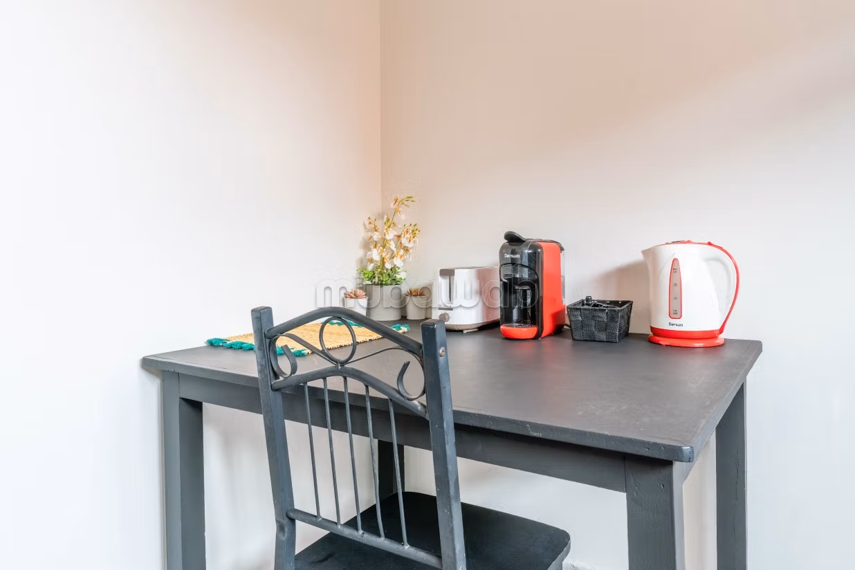 Appartements à louer à Hivernage. 
5 pièces. 
Micro ondes