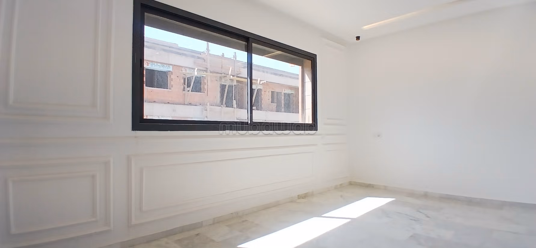 Prachtig appartement te huur in El Menzeh. Totale oppervlakte 136 m². Zwembad en open haard
