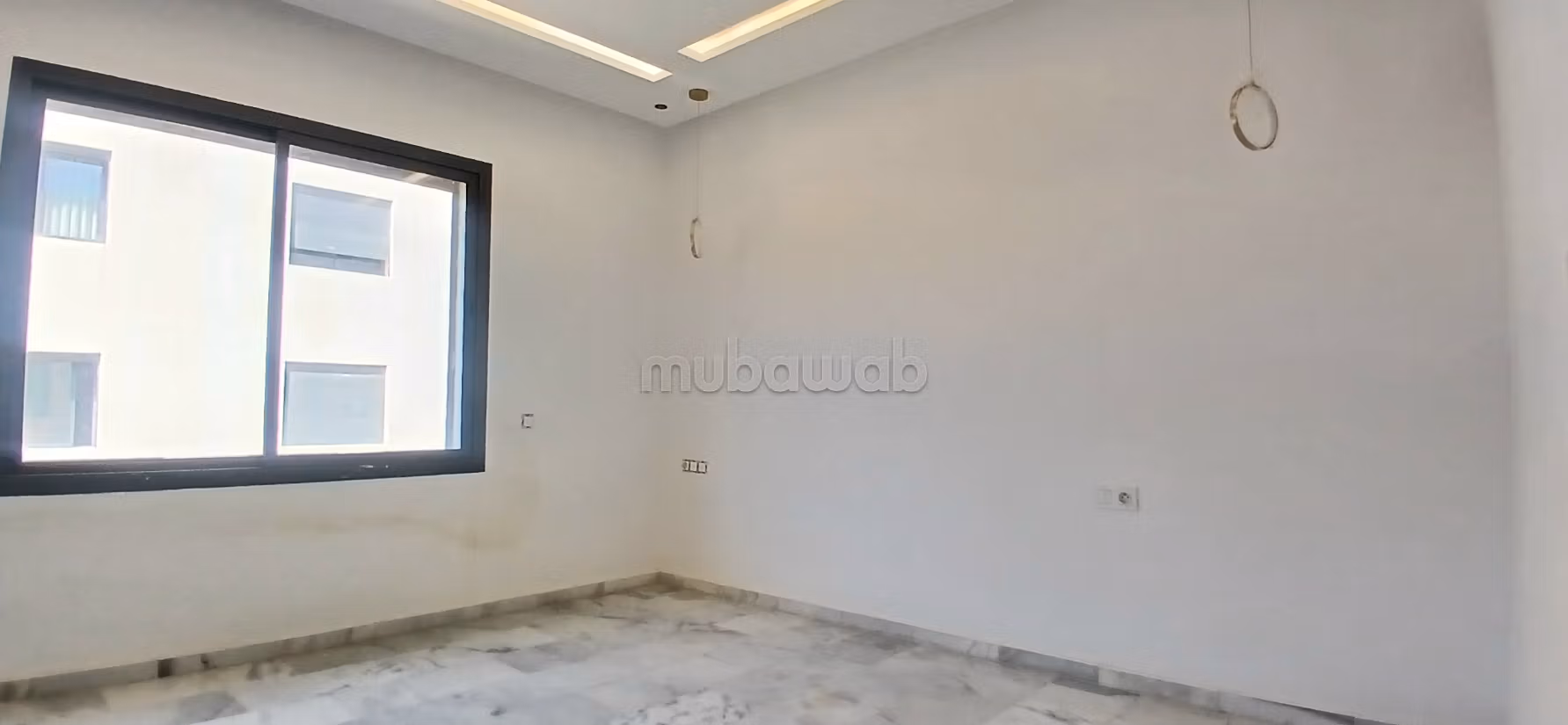 Prachtig appartement te huur in El Menzeh. Totale oppervlakte 136 m². Zwembad en open haard