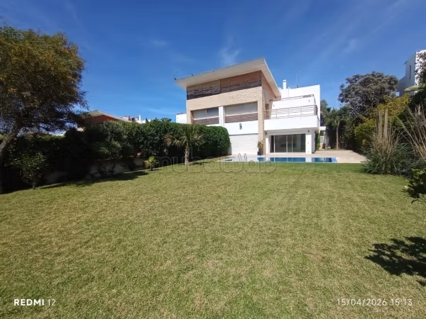 Somptueuse villa à louer à Ville Verte. 4 belles chambres. Parking et jardin