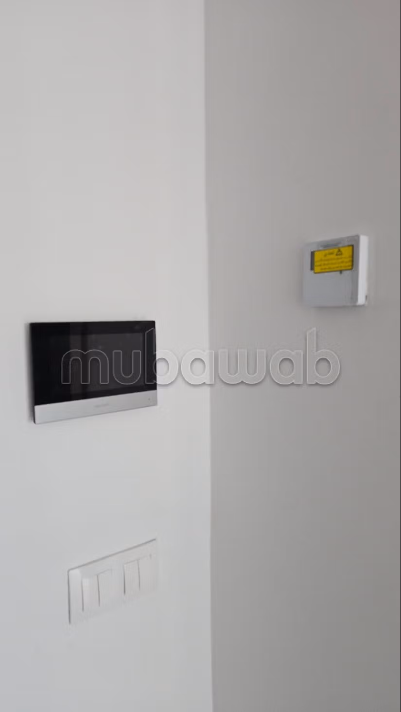 Plataforma de oficina nueva edificio 100% profesional