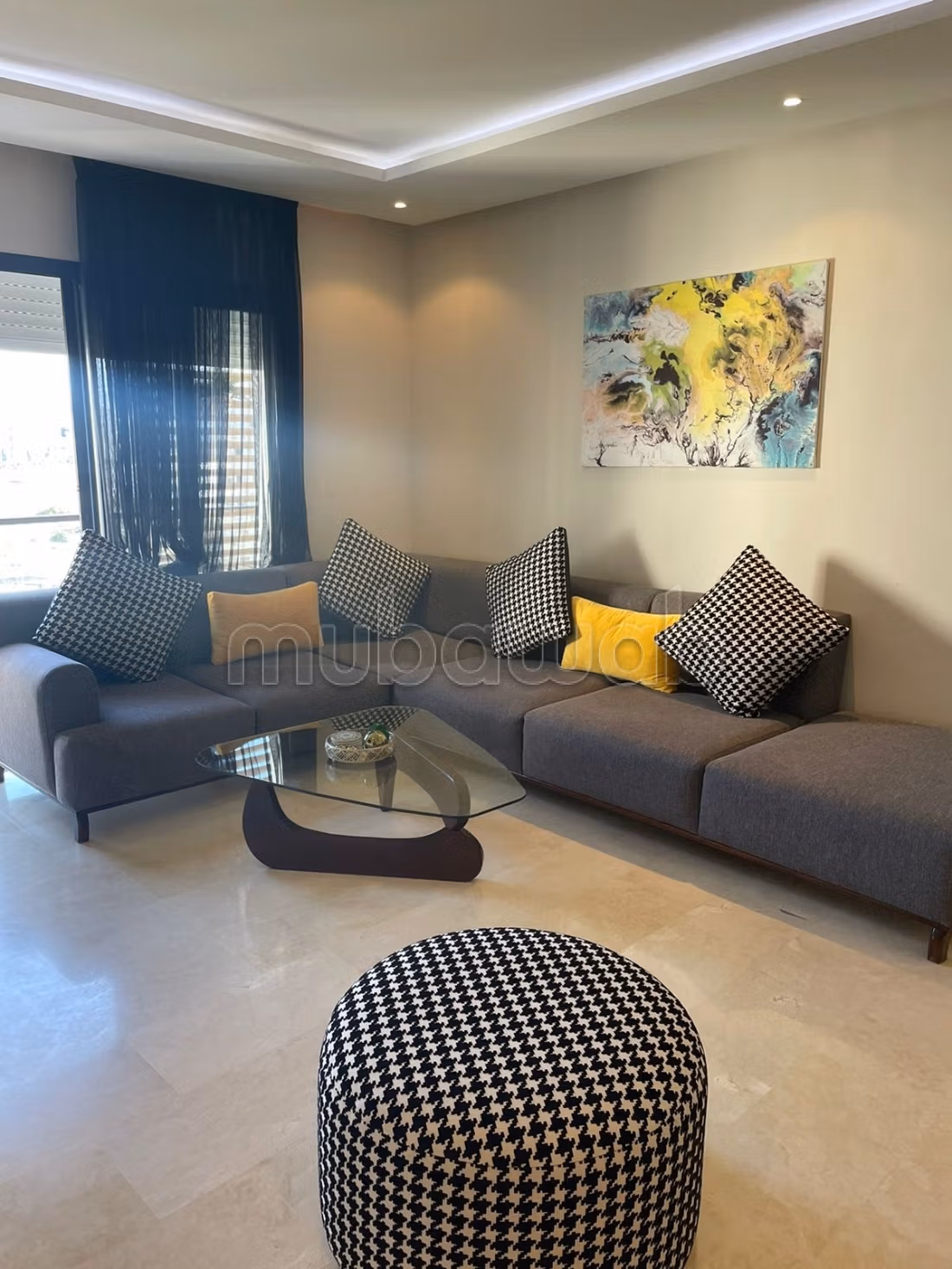 Location d'un appartement à Riyad. 
Superficie 102 m². 
Meublé — 5