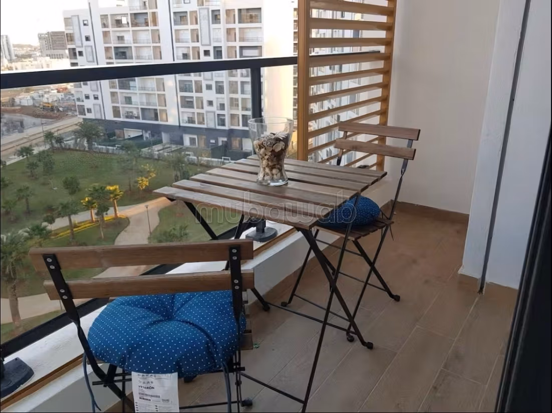 Location d'un appartement à Riyad. 
Superficie 102 m². 
Meublé — 6