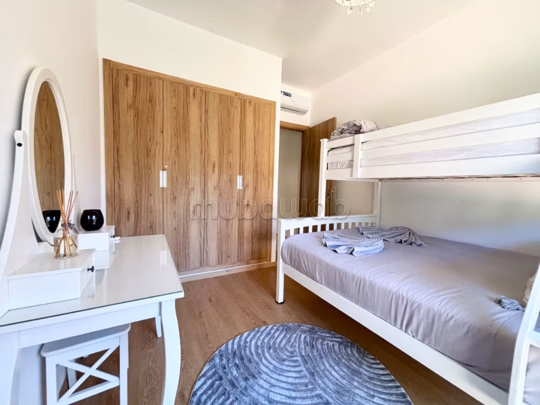 Appartement 2 chambres en rez de chaussée avec piscine