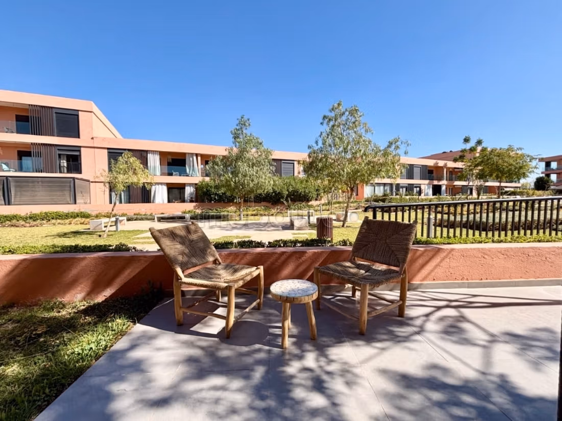 Appartement 2 chambres en rez de chaussée avec piscine