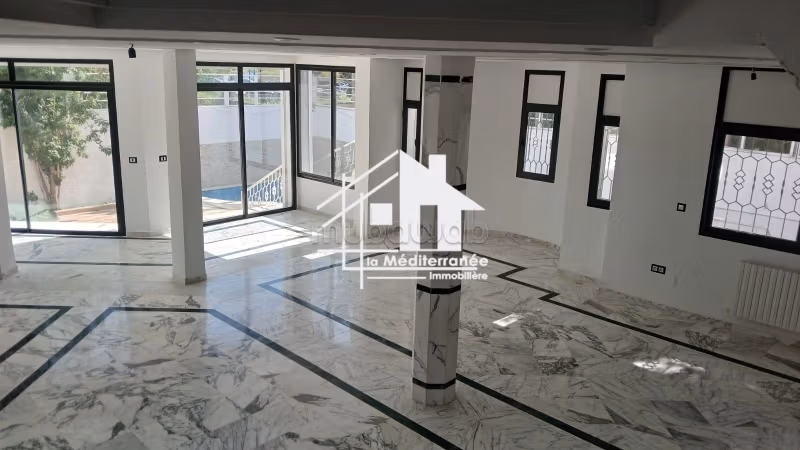 Une Villa S9 avec une piscine aux Berges Du Lac 1