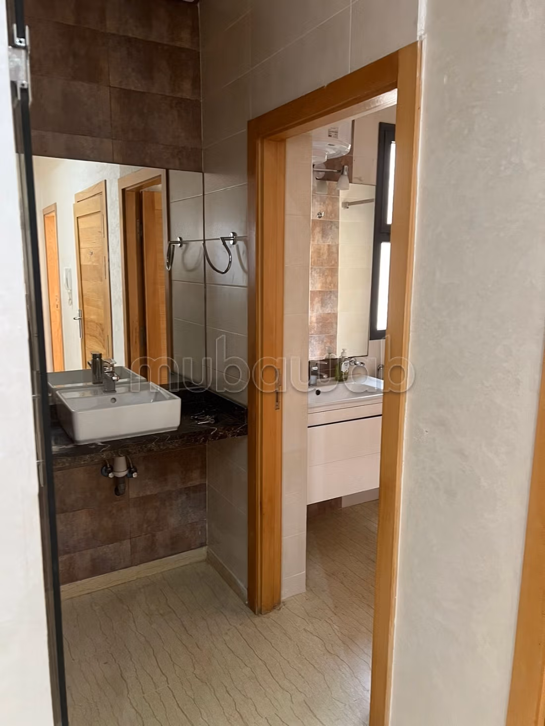 Casa Oulfa su viale commerciale