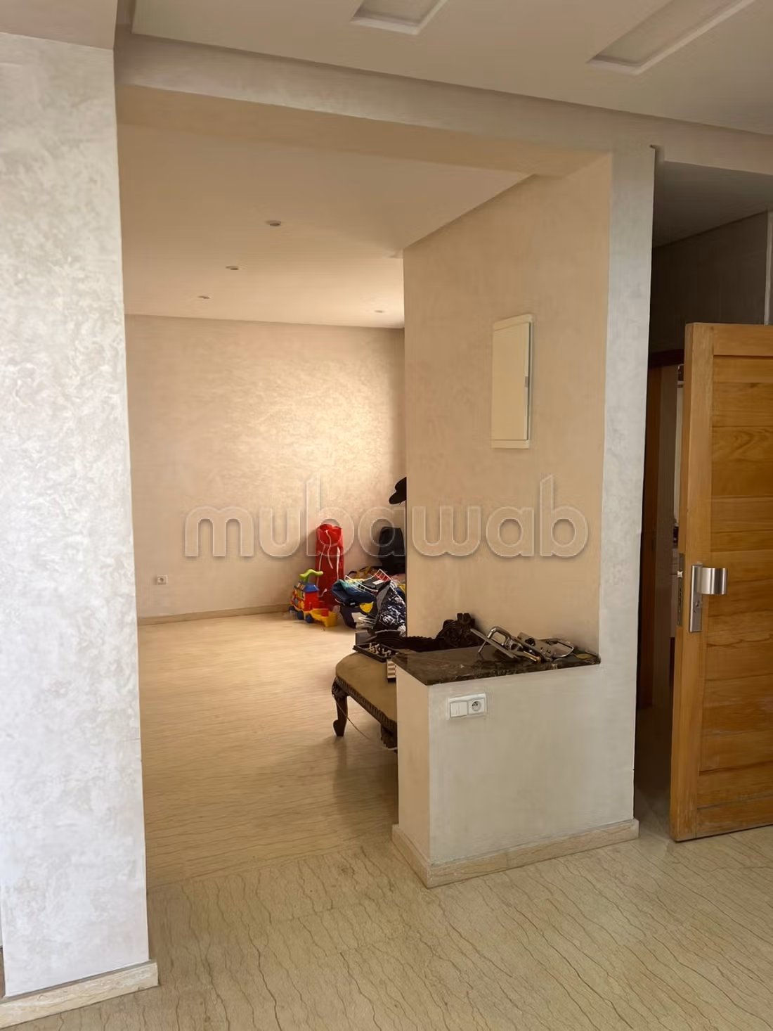 Casa Oulfa su viale commerciale