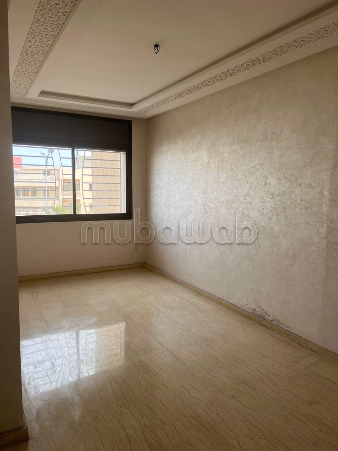 Casa Oulfa su viale commerciale