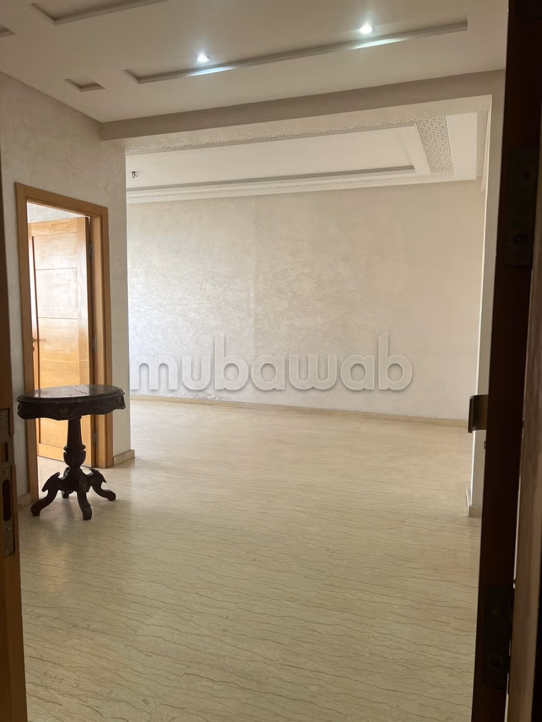 Casa Oulfa su viale commerciale