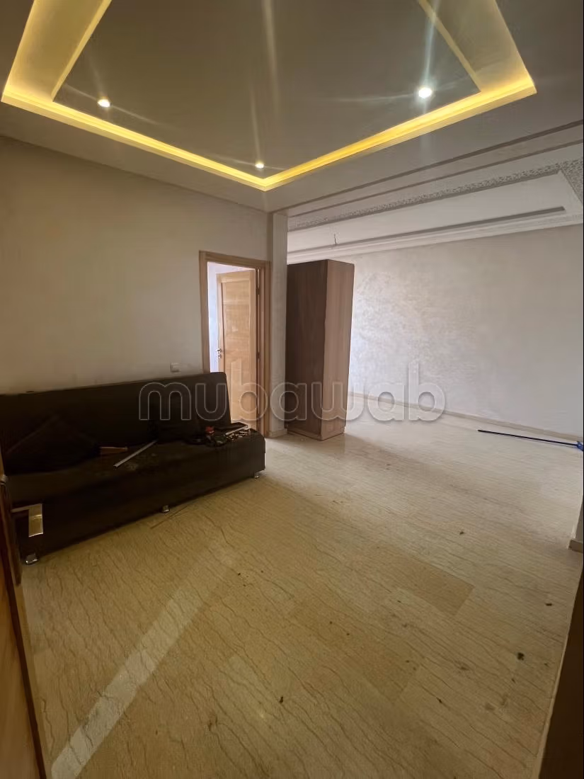 Casa Oulfa su viale commerciale