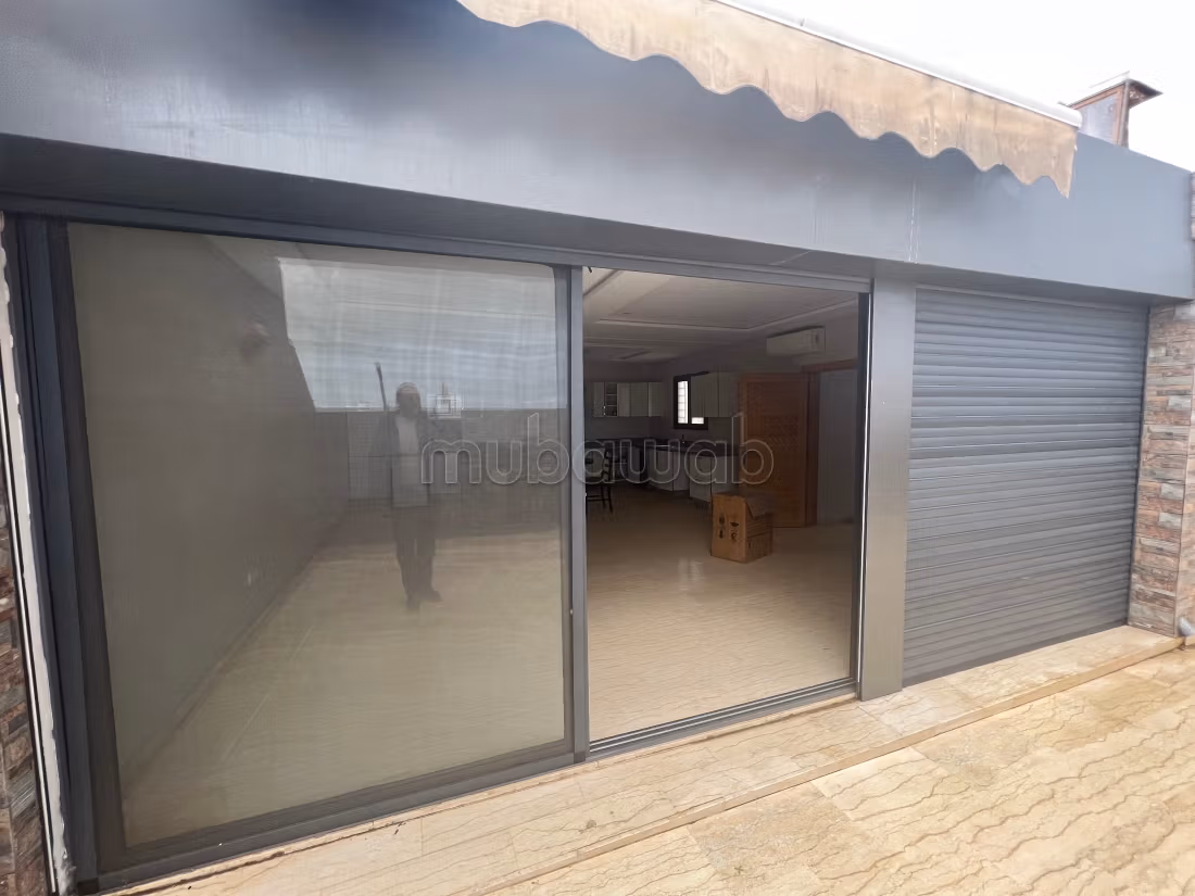 Casa Oulfa su viale commerciale