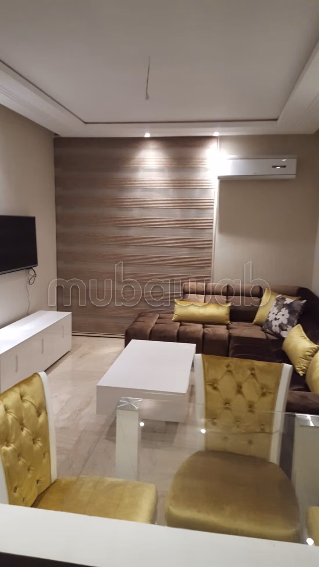 Studio Meublé à la location 
Bourgogne Ouest — 2