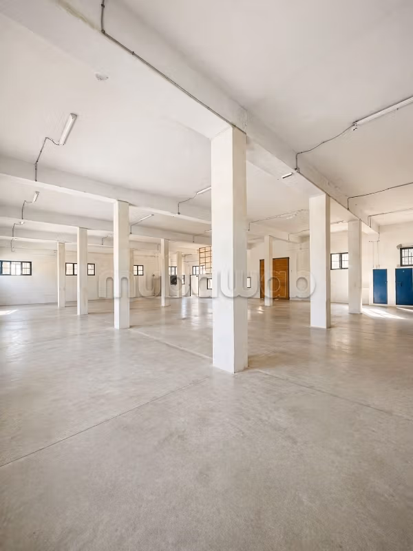 Locale di 1100m² in affitto a Ezzahra