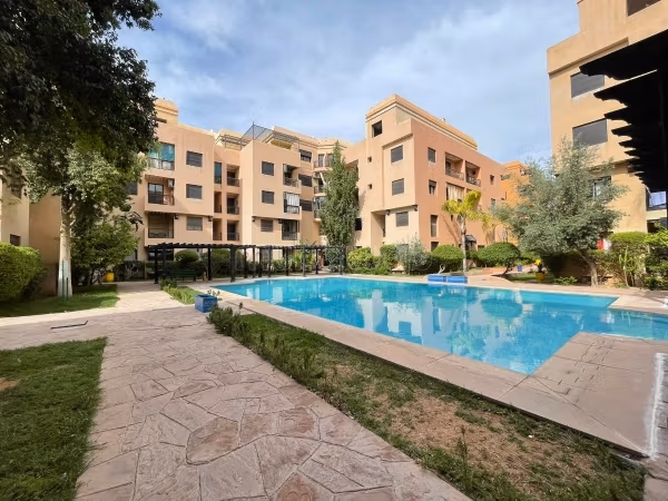 Duplex à Vendre avec piscine privée dans une résidence piscine commune