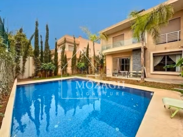 Villa spaziosa con piscina privata a Targa