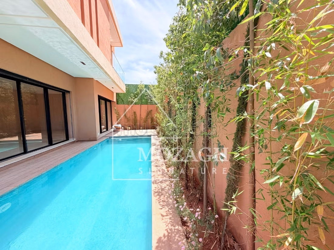 Bella villa con piscina privata a Targa