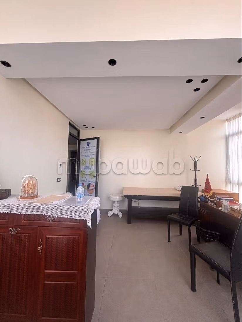 Location de bureaux à Oulfa. Superficie 84 m². Ascenseur et garage