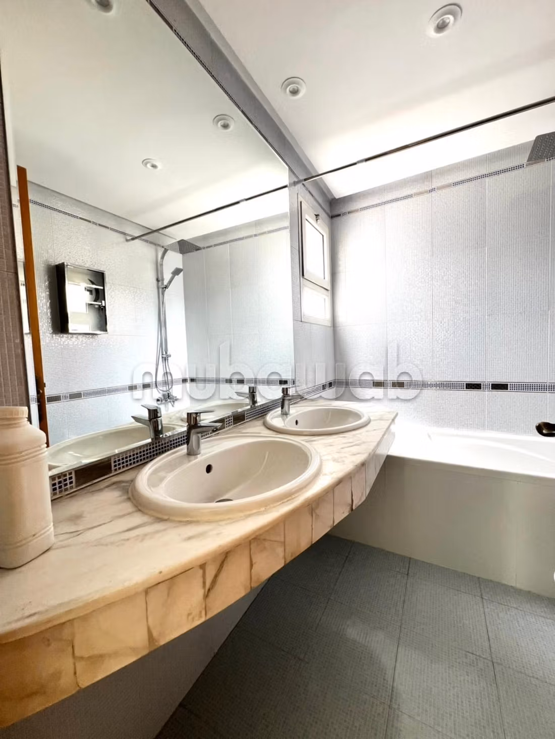 Superb fully renovated apartment - Racine