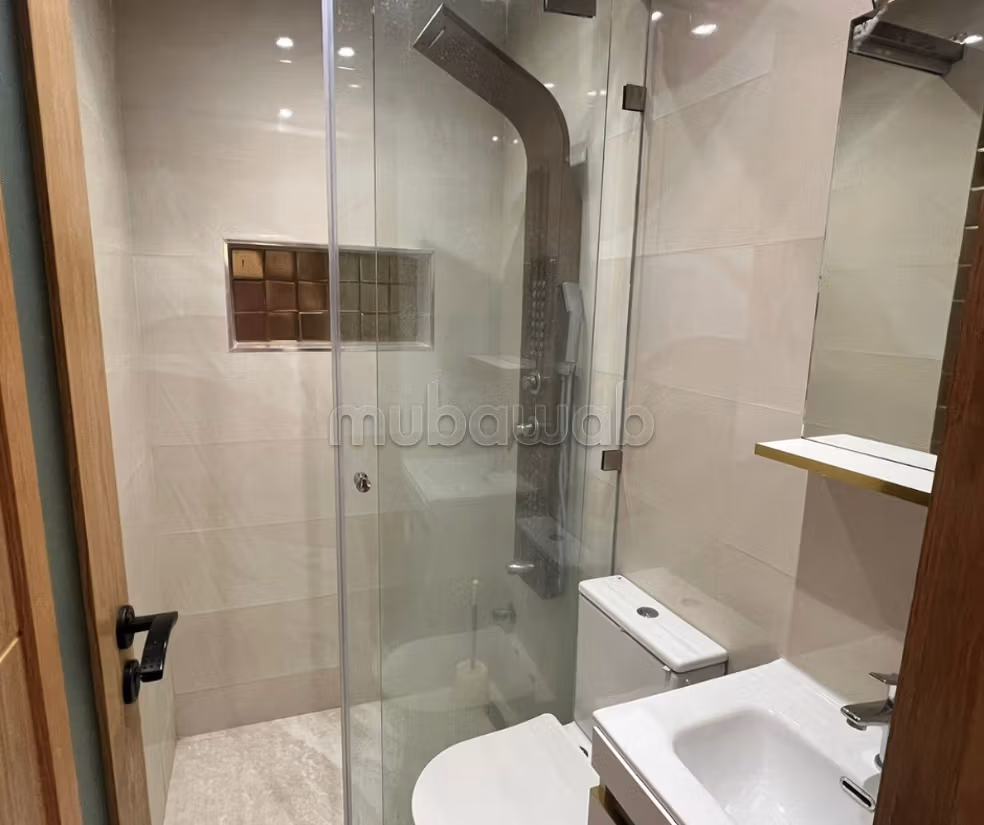 Leeg appartement van hoge standaard te huur in het stadscentrum