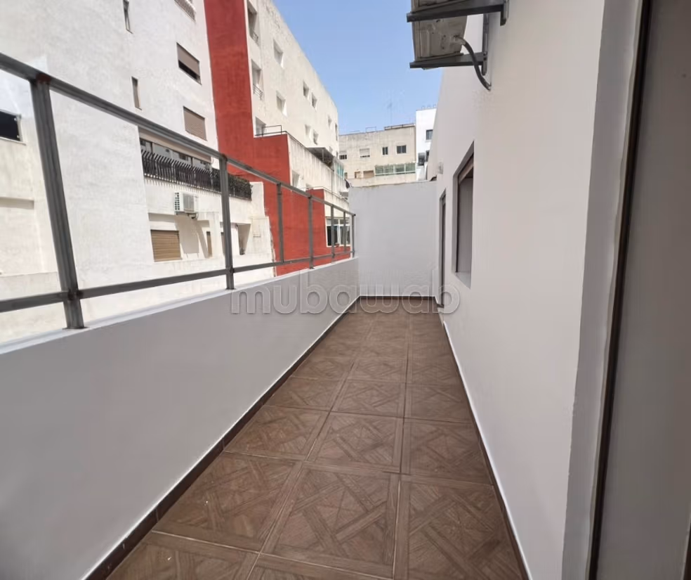 Leeg appartement van hoge standaard te huur in het stadscentrum