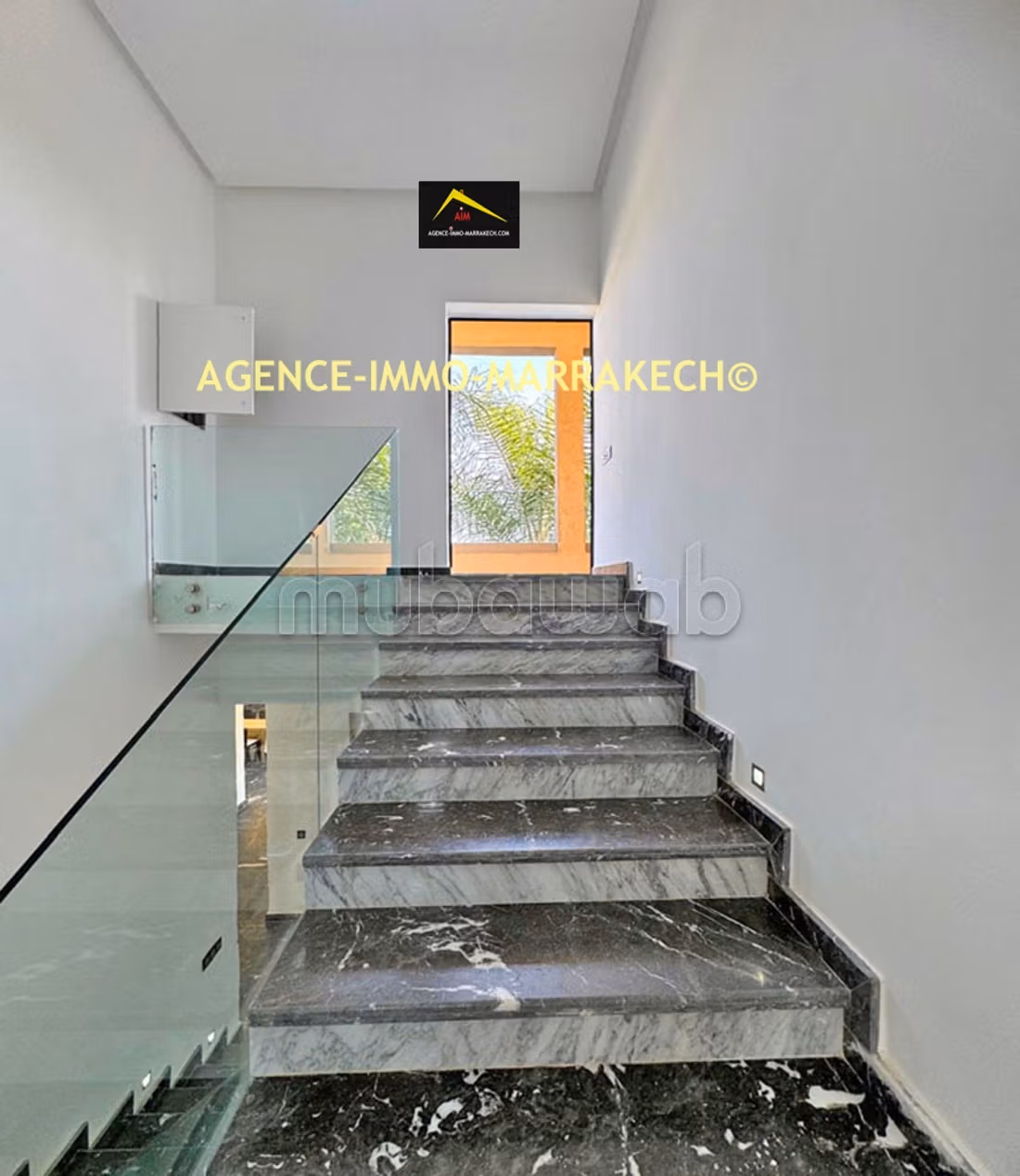 Private villa with 5 suites and pool, 2396 m²
