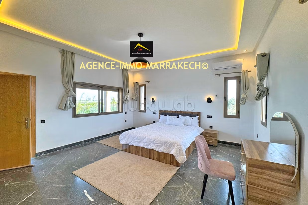 Private villa with 5 suites and pool, 2396 m²