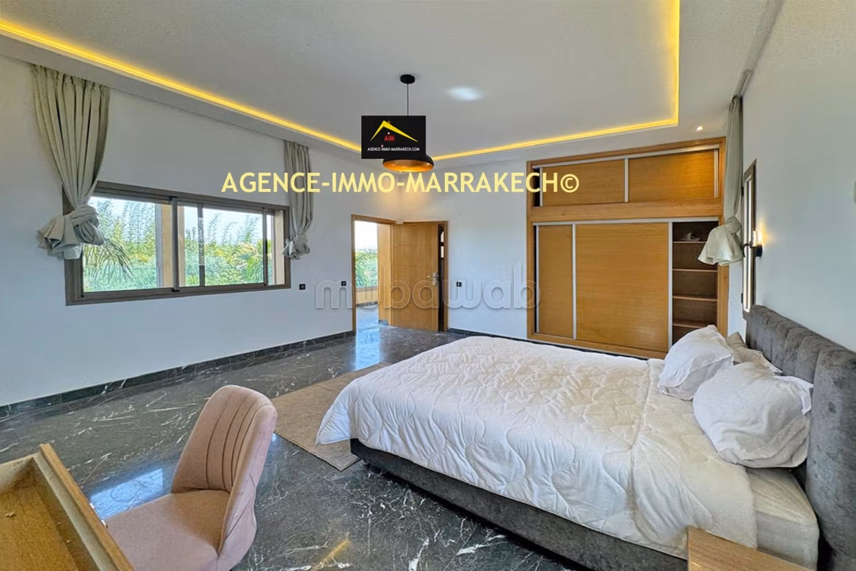 Private villa with 5 suites and pool, 2396 m²