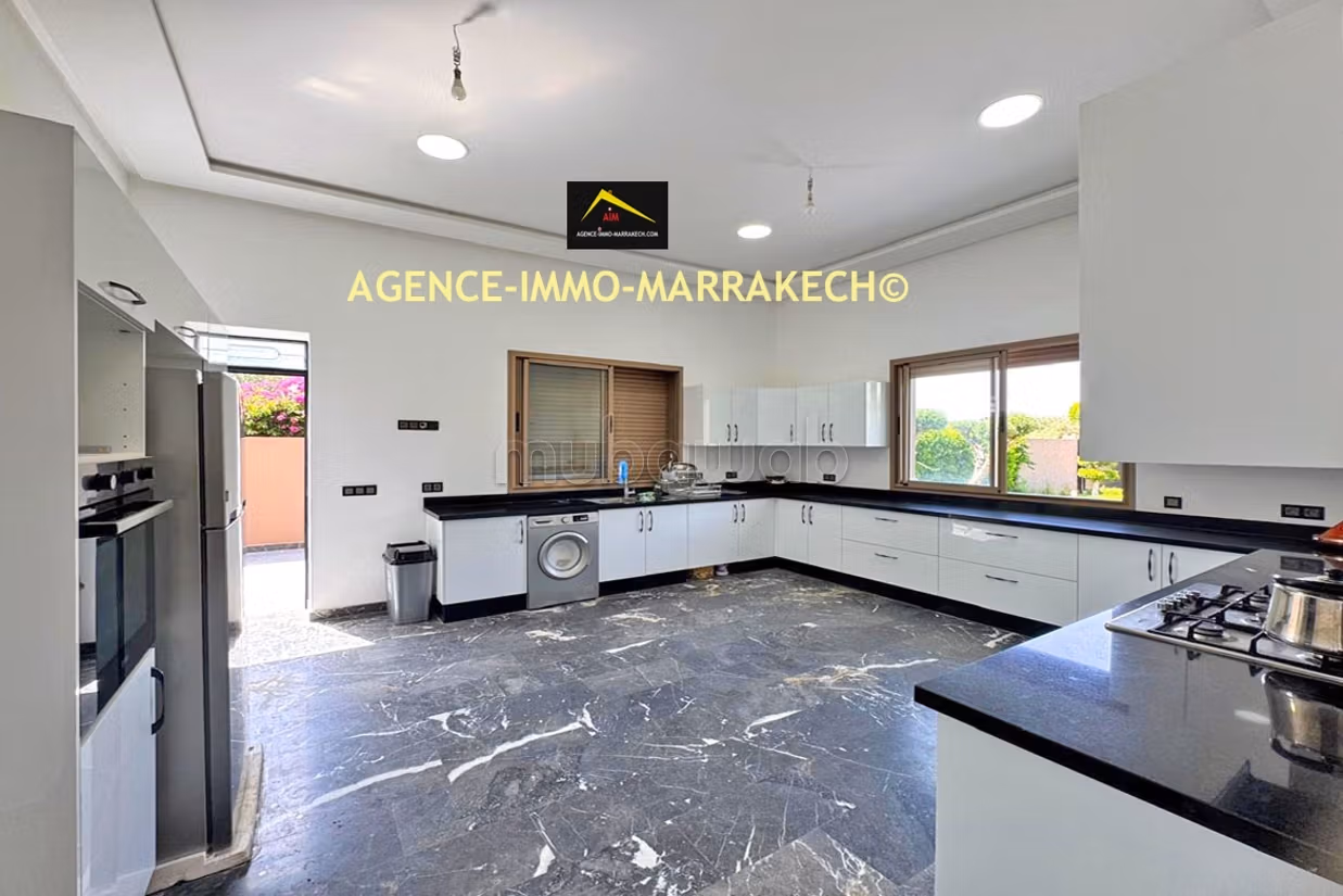Private villa with 5 suites and pool, 2396 m²