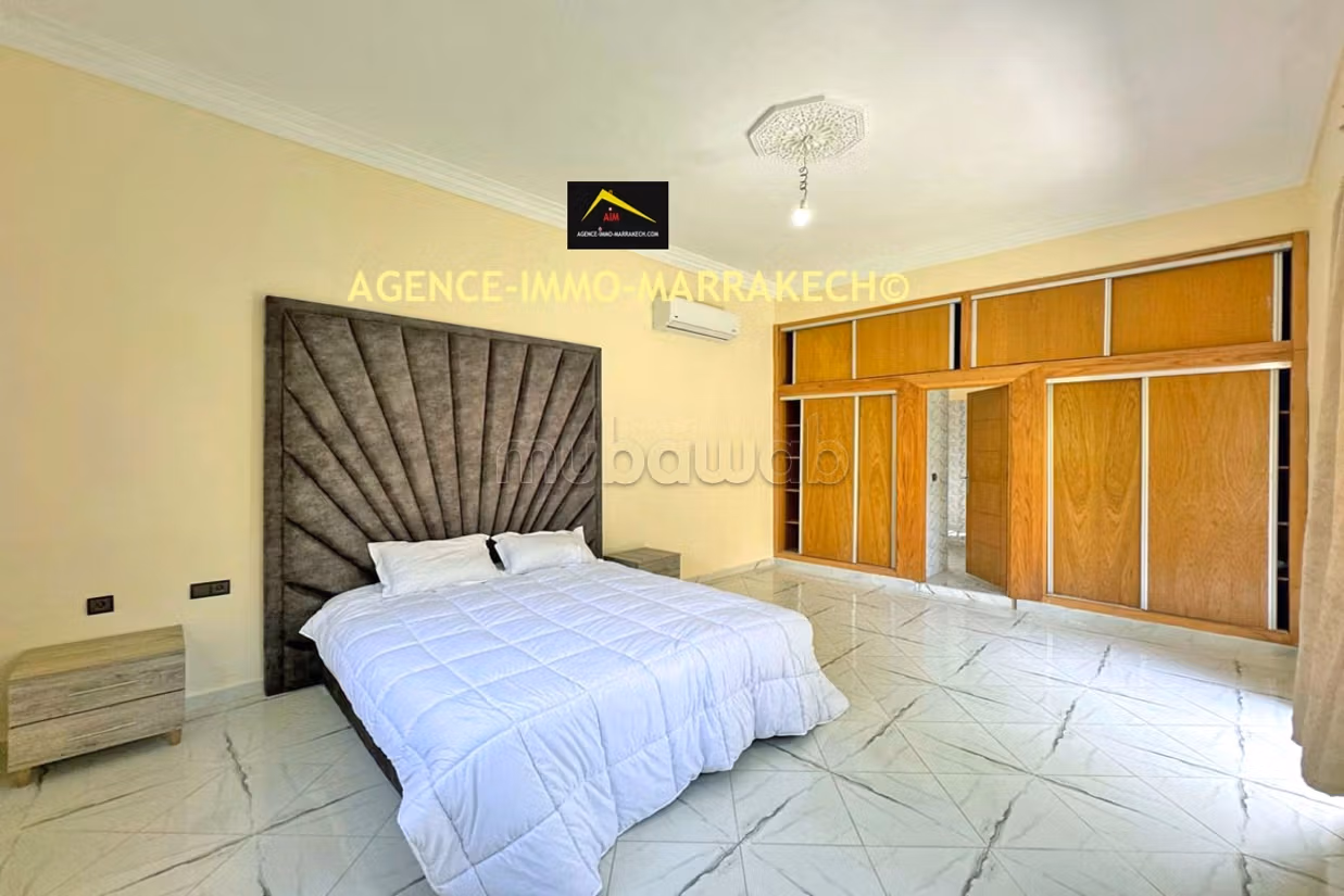 Private villa with 5 suites and pool, 2396 m²