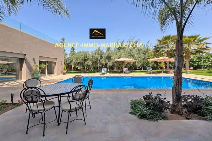 Villa privée Vide de 5 suites avec piscine, 2396 m²