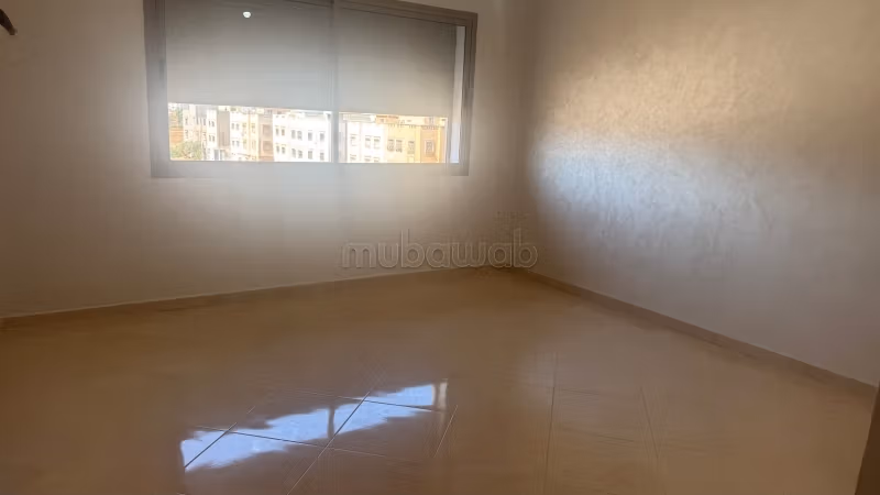 Location d'un appartement à Al Wifaq Farah Surface de 100 m². Avec ascenseur et terrasse