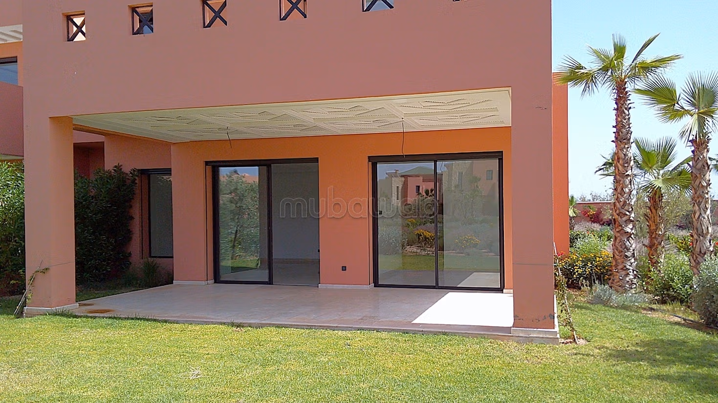 Villa for rent empty in a domain with pool