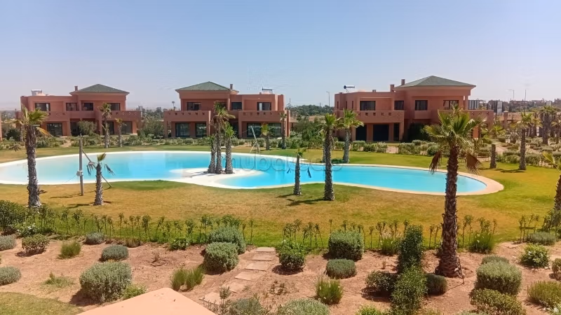 Villa a Louer vide dans un domaine avec piscine
