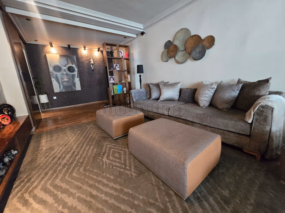Appartement à vendre à Racine. 
Surface totale 159 m². 
Terrasse et ascenseur — 5